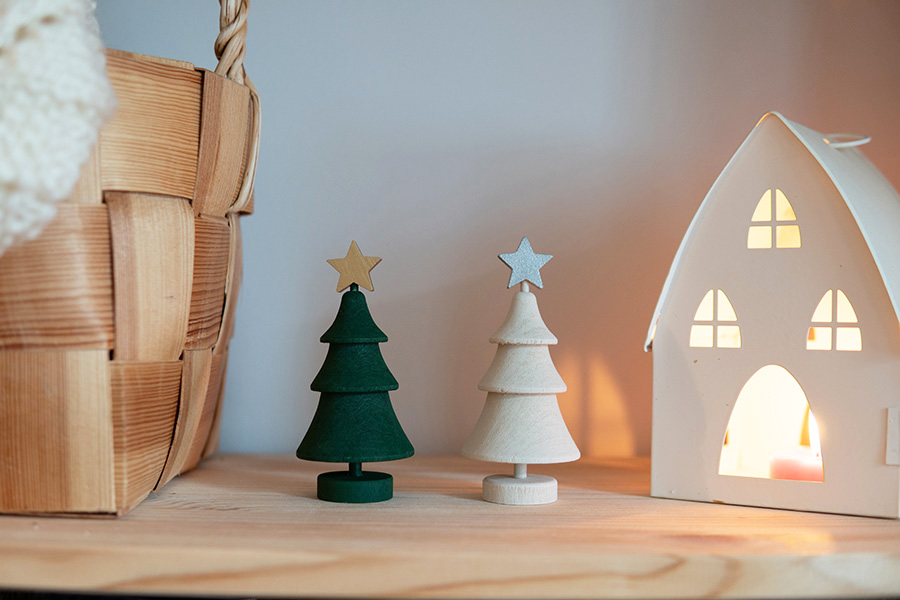 かわいいスウェーデンの木製クリスマスツリースター付き【ラッセン 