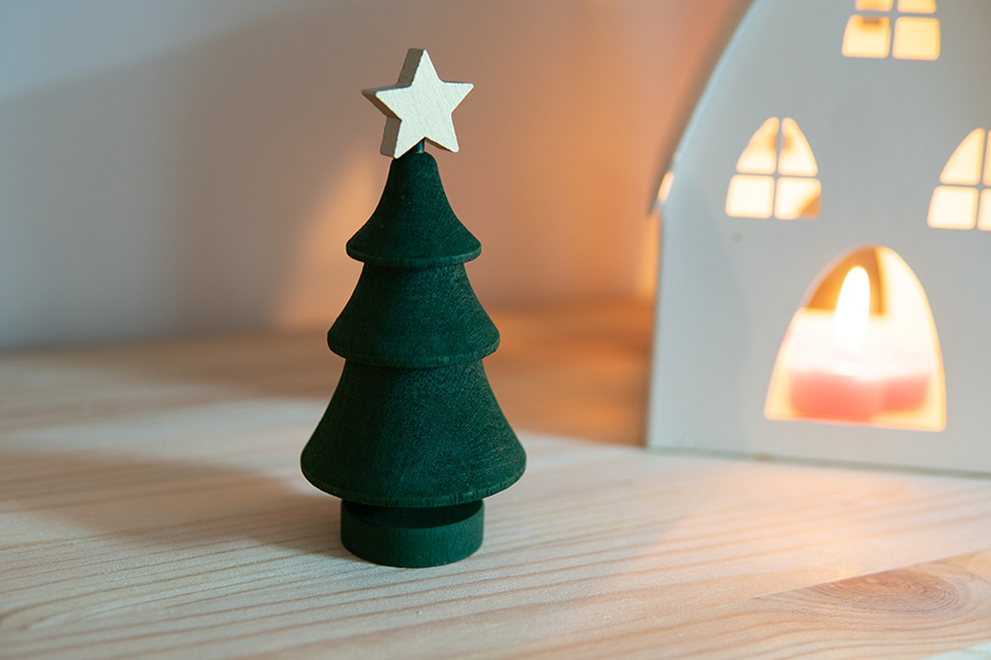 かわいいスウェーデンの木製クリスマスツリースター付き【ラッセントレー】メイドインスウェーデン